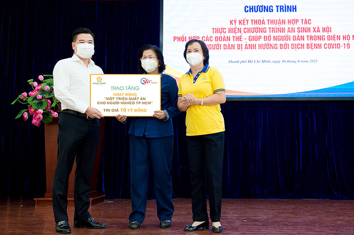 HUNG THINH CORPORATION CONTINUES TO CONTRIBUTE VND 10 BILLION TO BRING MILLIONS OF MEALS FOR THE POOR
