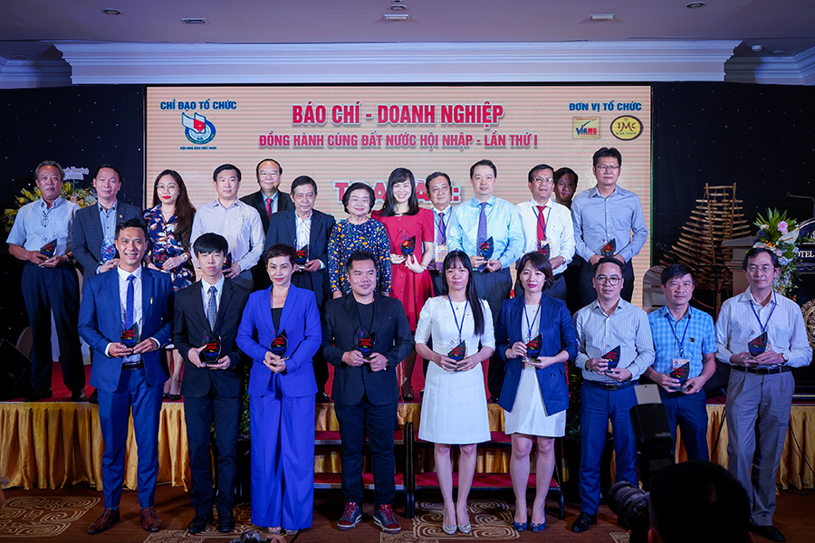 Tập đoàn Hưng Thịnh được vinh danh Doanh nghiệp phát triển bền vững và tích cực hỗ trợ cộng đồng đẩy lùi Covid-19